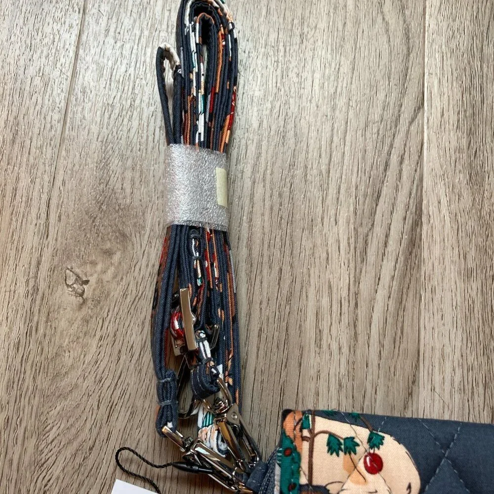 Vera Bradley RFID 3-in-1 Crossbody in Holiday Dogs NWT - Picture 6 of 10